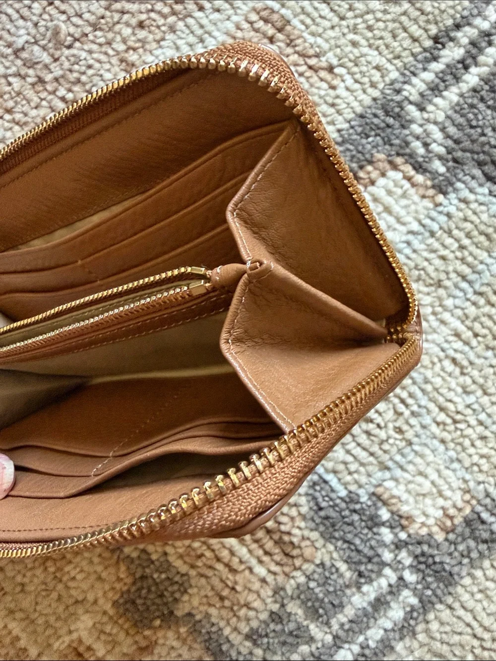 Tory Burch Tan Pebbled Leather Zip Wallet with Gold Logo - Picture 7 of 7